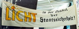 Transparent gegen Stasi und SED zur Wende der DDR